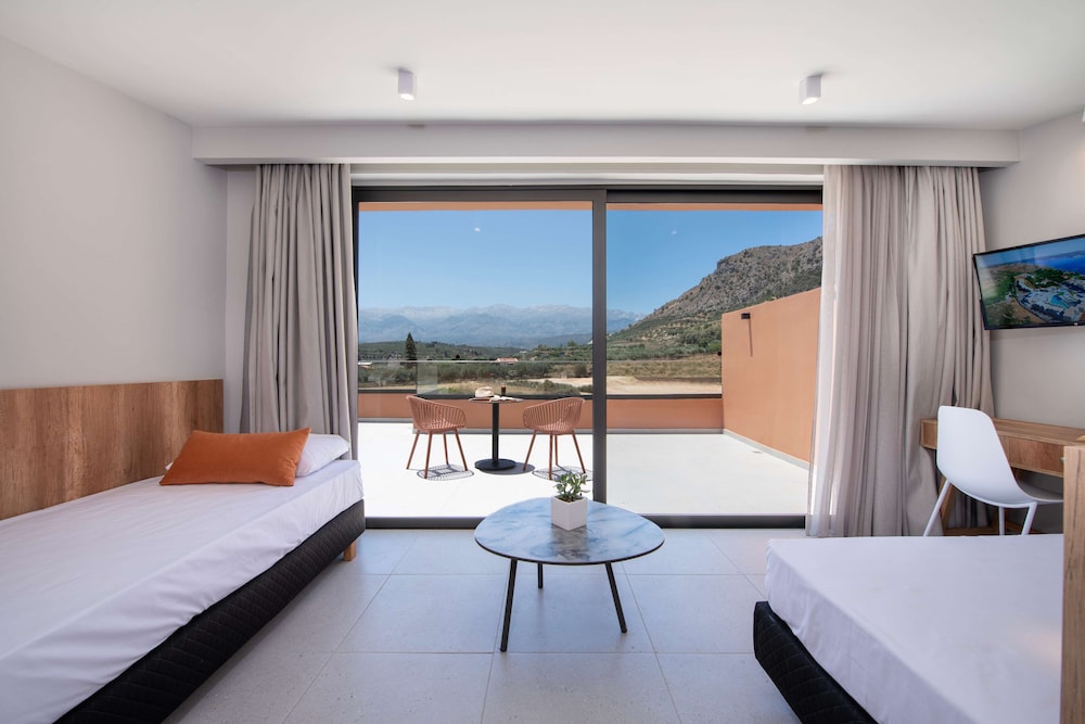 Kiani Beach Resort Family — Hotel rooms in Chania