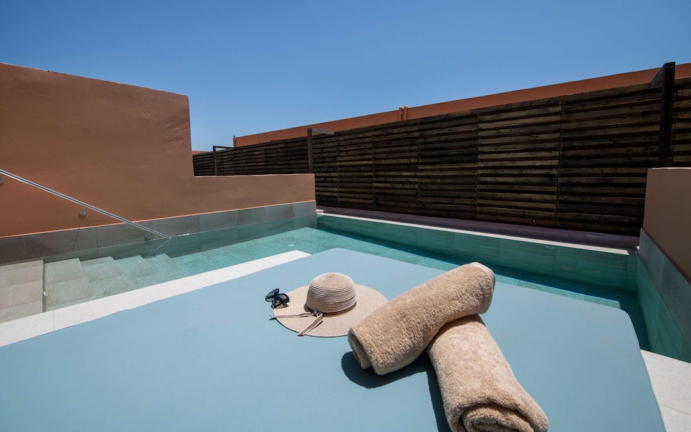 Kiani Beach Resort Family — Swimming pool in Chania