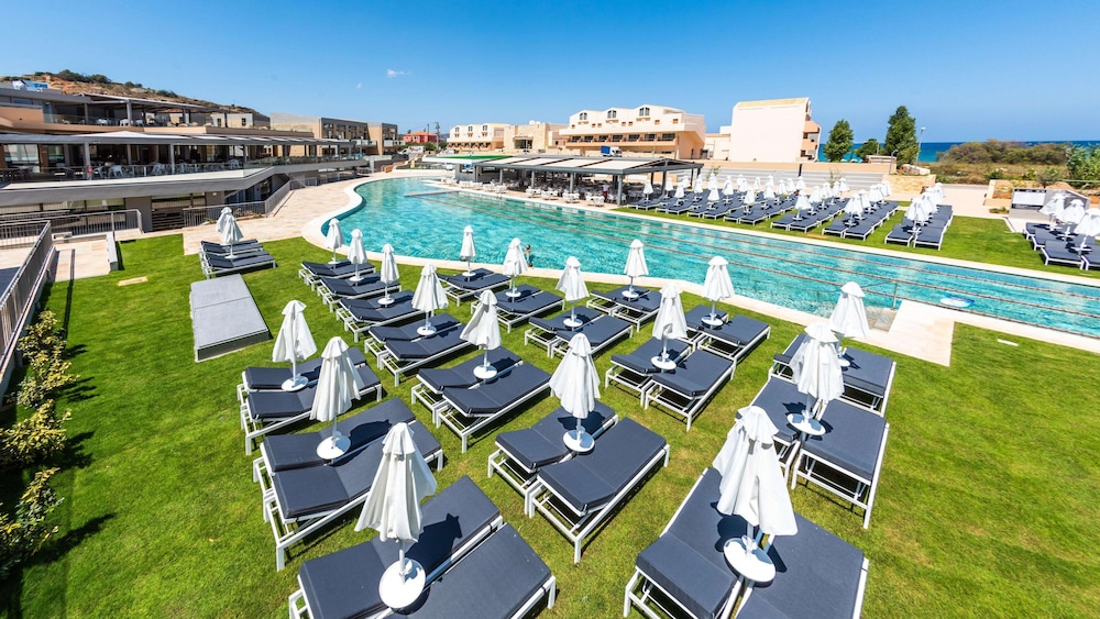 Kiani Beach Resort Family — Swimming pool in Chania