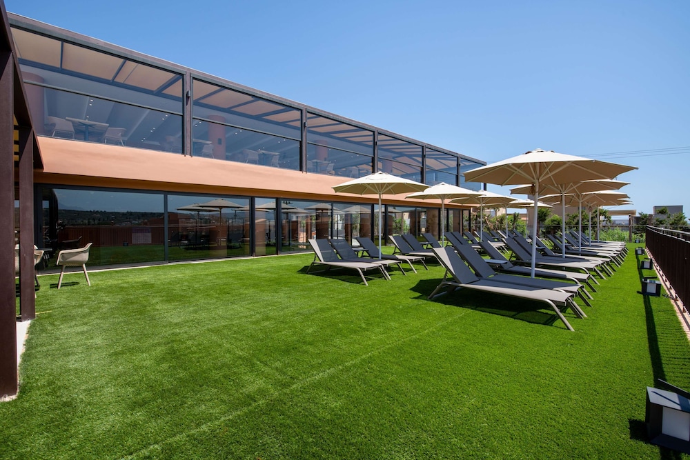 Kiani Beach Resort Family — Hotel building in Chania