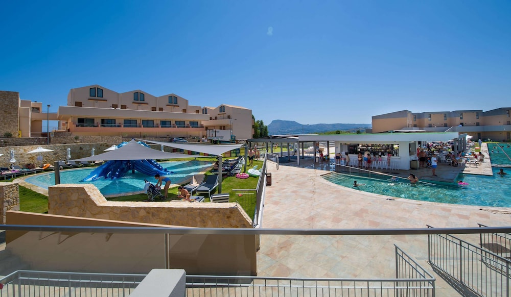 Kiani Beach Resort Family — Swimming pool in Chania