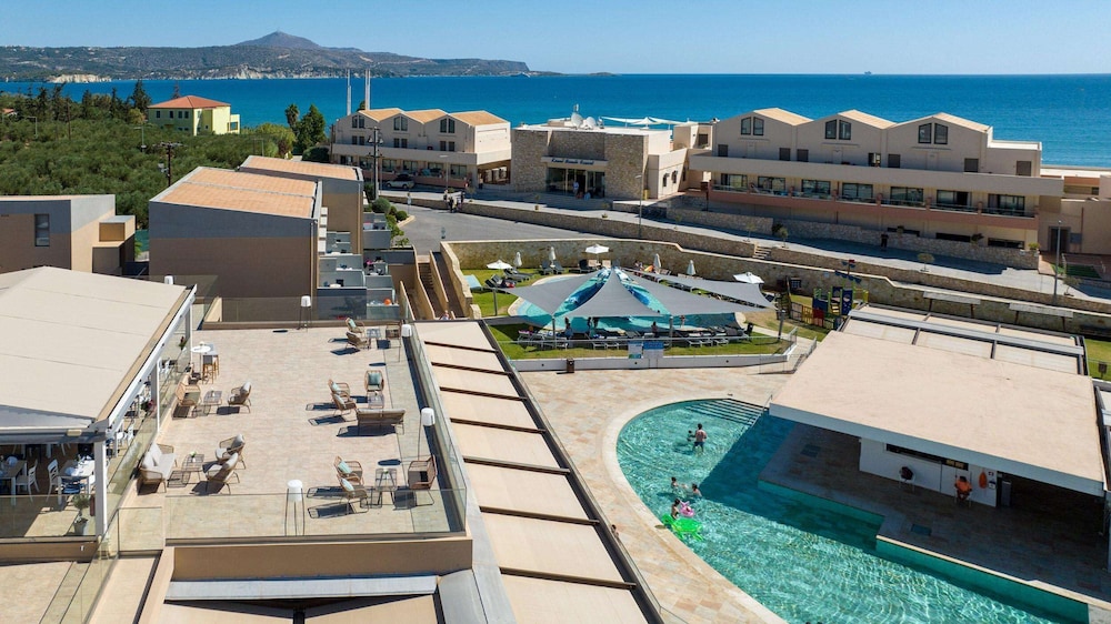 Kiani Beach Resort Family — Swimming pool in Chania