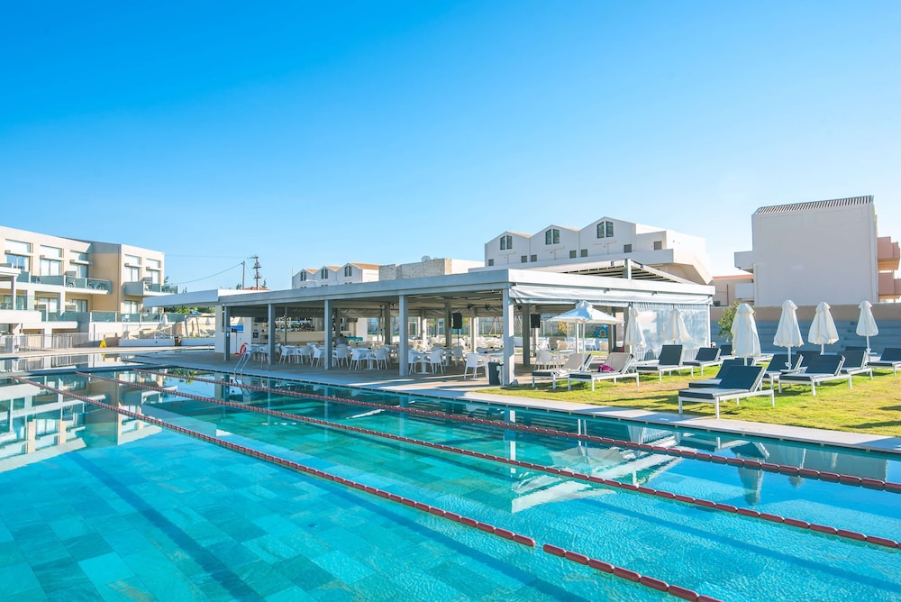 Kiani Beach Resort Family — Swimming pool in Chania