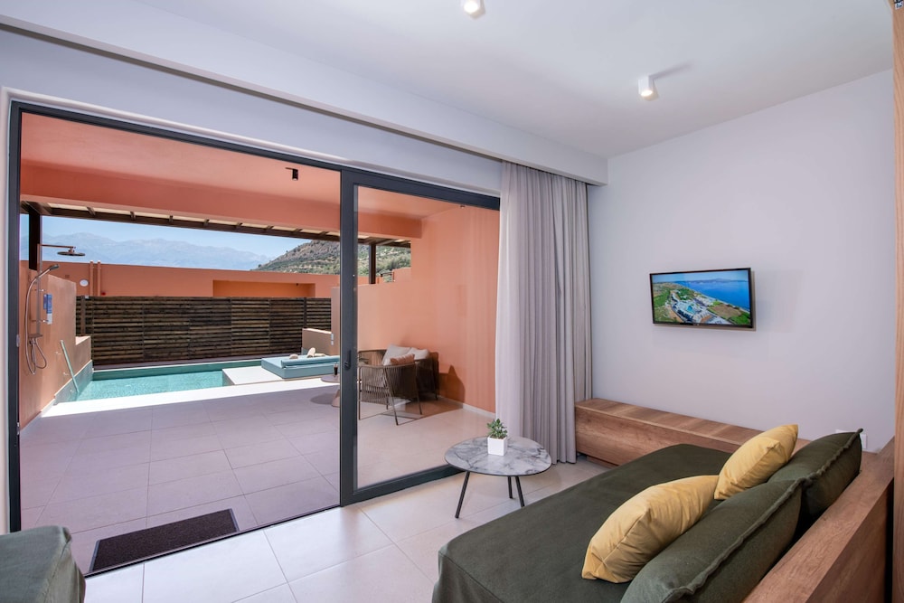 Kiani Beach Resort Family — Hotel rooms in Chania