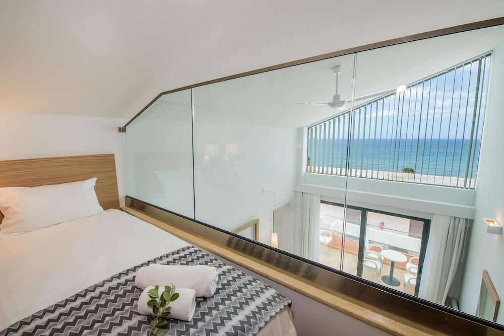 Kiani Beach Resort Family — Hotel rooms in Chania