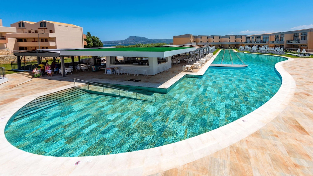 Kiani Beach Resort Family — Swimming pool in Chania