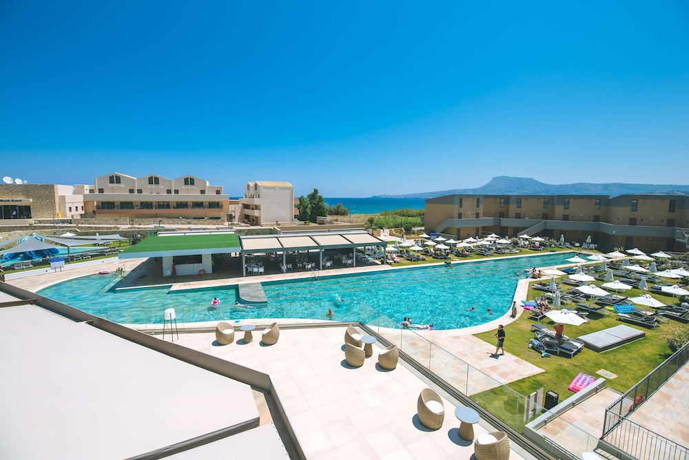 Kiani Beach Resort Family — Swimming pool in Chania