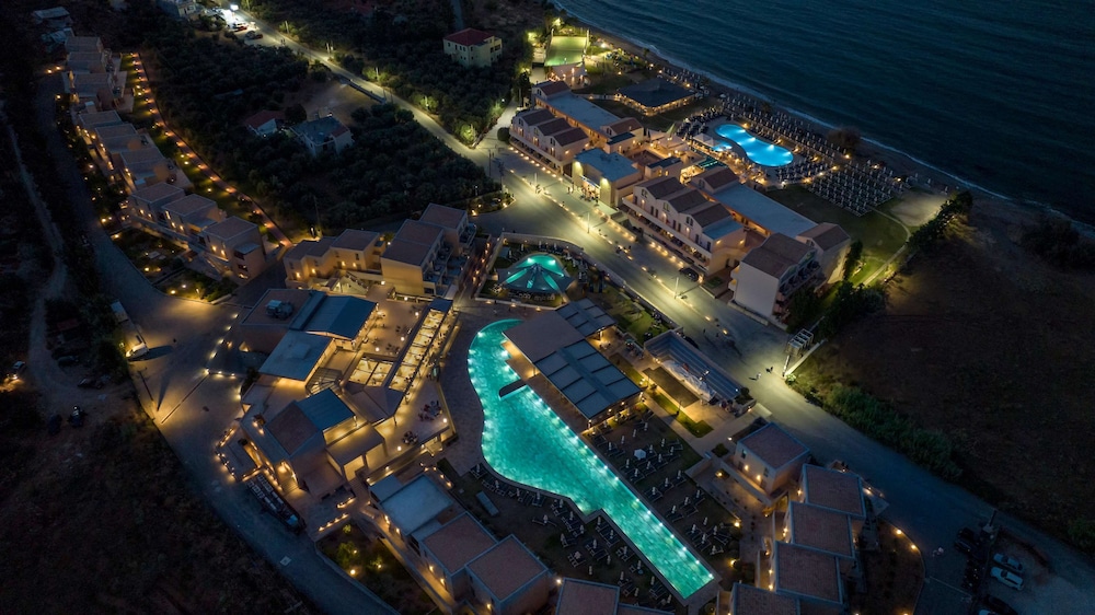 Kiani Beach Resort Family — Swimming pool in Chania