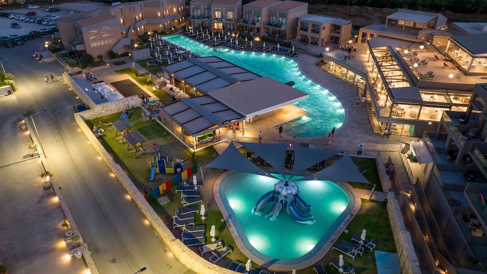 Kiani Beach Resort Family — Swimming pool in Chania
