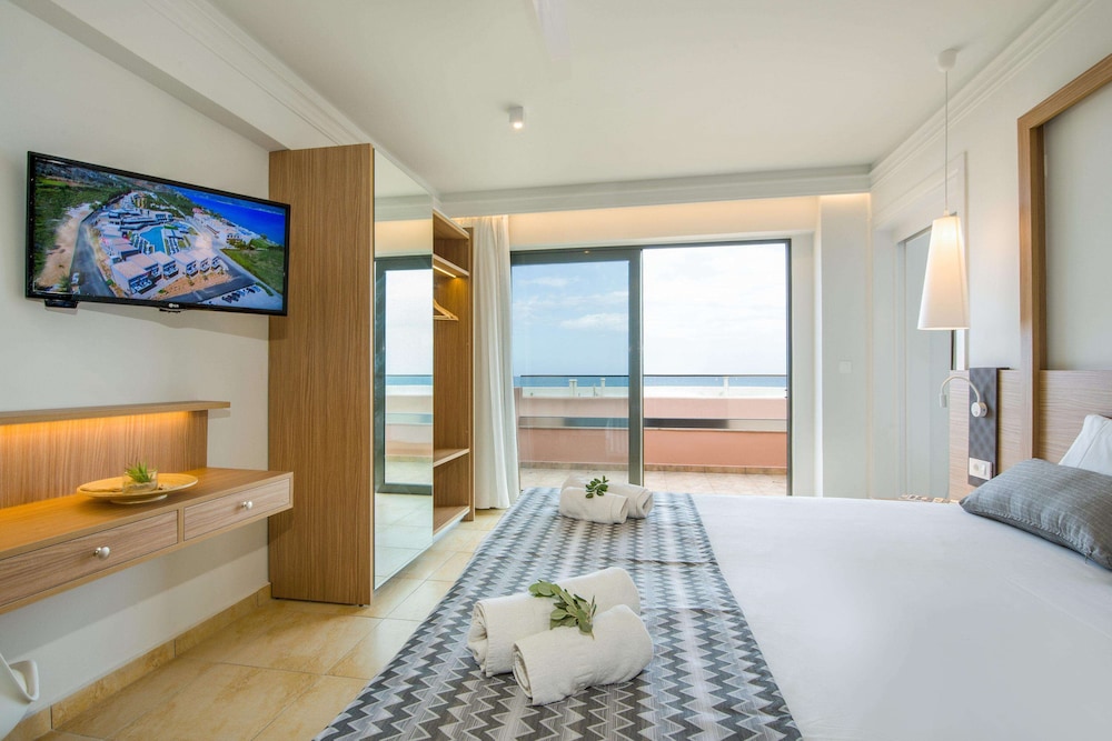 Kiani Beach Resort Family — Hotel rooms in Chania