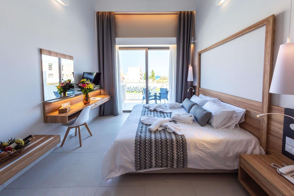 Kiani Beach Resort Family — Hotel rooms in Chania