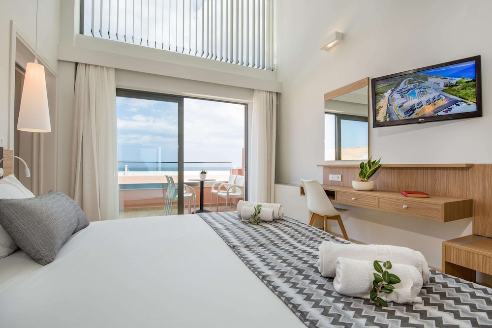 Kiani Beach Resort Family — Hotel rooms in Chania