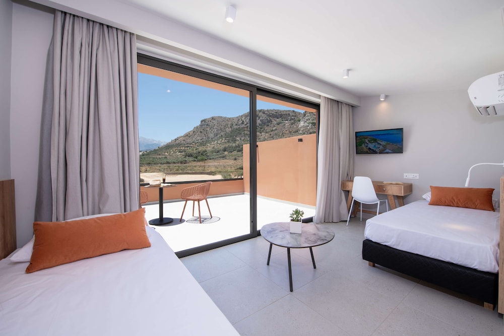 Kiani Beach Resort Family — Hotel rooms in Chania