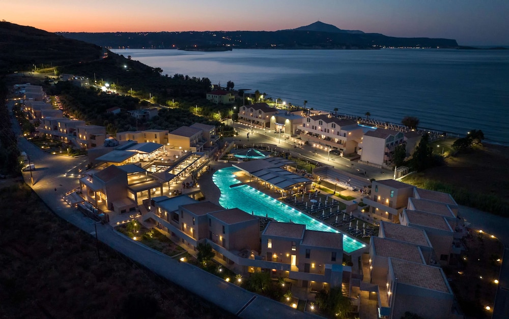 Kiani Beach Resort Family — Swimming pool in Chania