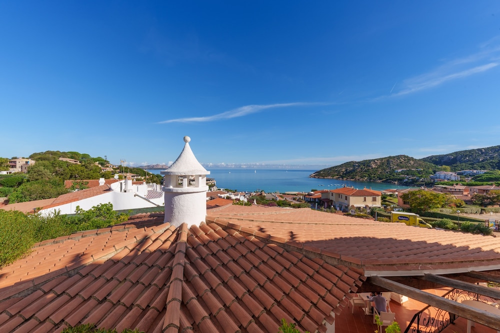 Hotel Punta Est — Hotel rooms in Arzachena, Sardinia