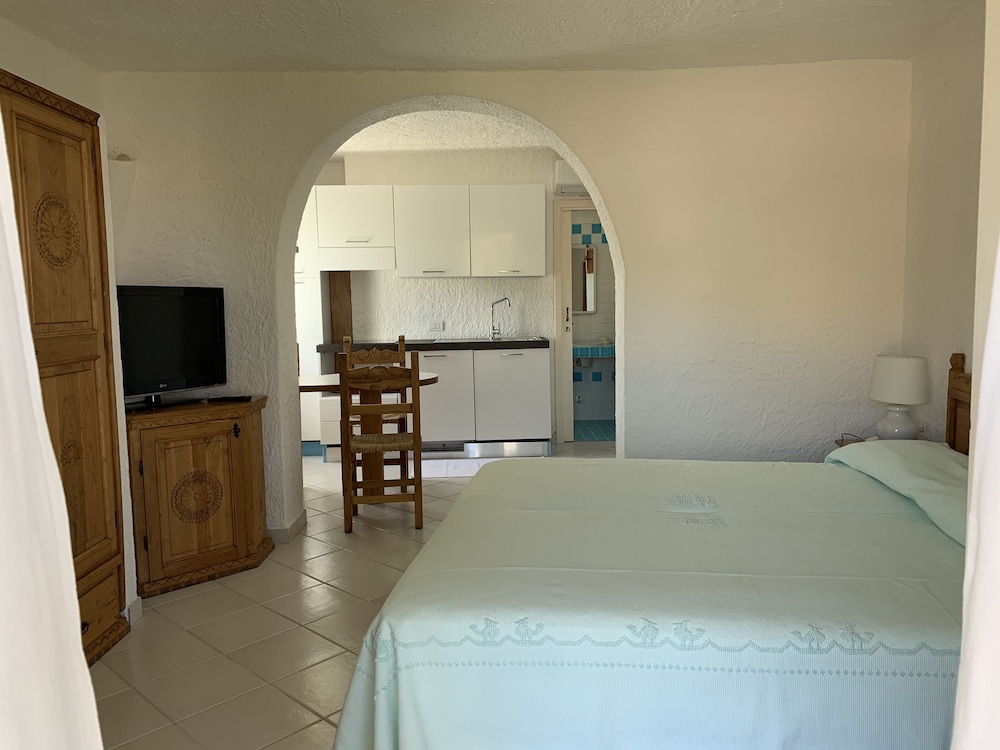 Hotel Punta Est — Hotel rooms in Arzachena, Sardinia