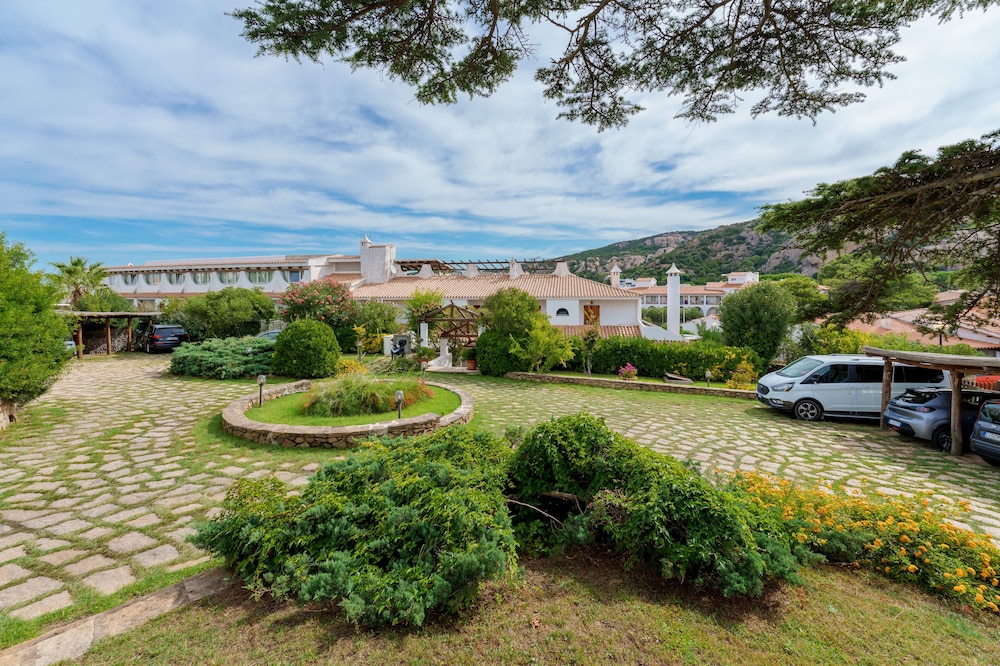 Hotel Punta Est — Hotel building in Arzachena, Sardinia