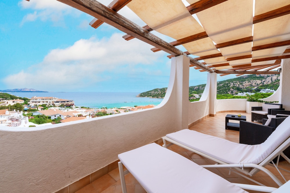Hotel Punta Est — Hotel rooms in Arzachena, Sardinia
