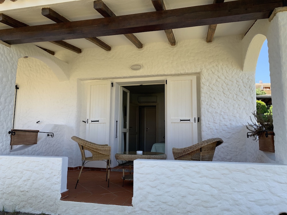 Hotel Punta Est — Hotel rooms in Arzachena, Sardinia