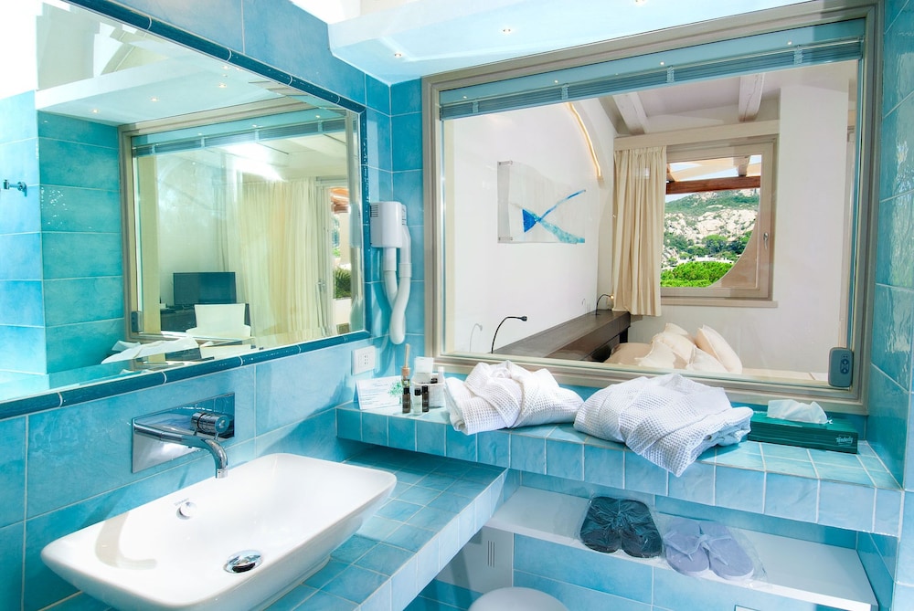 Hotel Punta Est — Hotel rooms in Arzachena, Sardinia