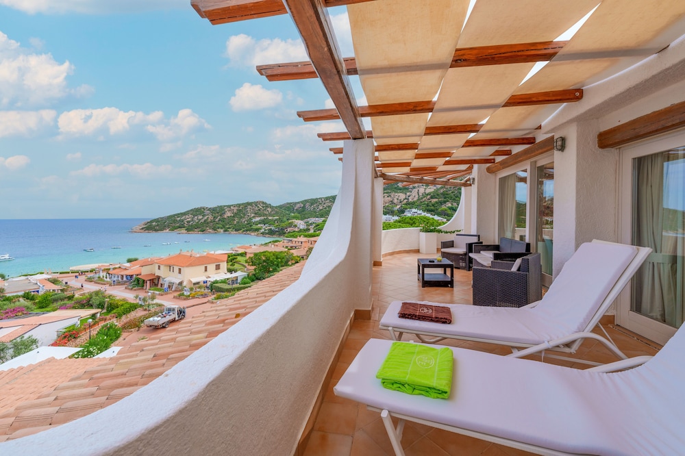 Hotel Punta Est — Hotel rooms in Arzachena, Sardinia