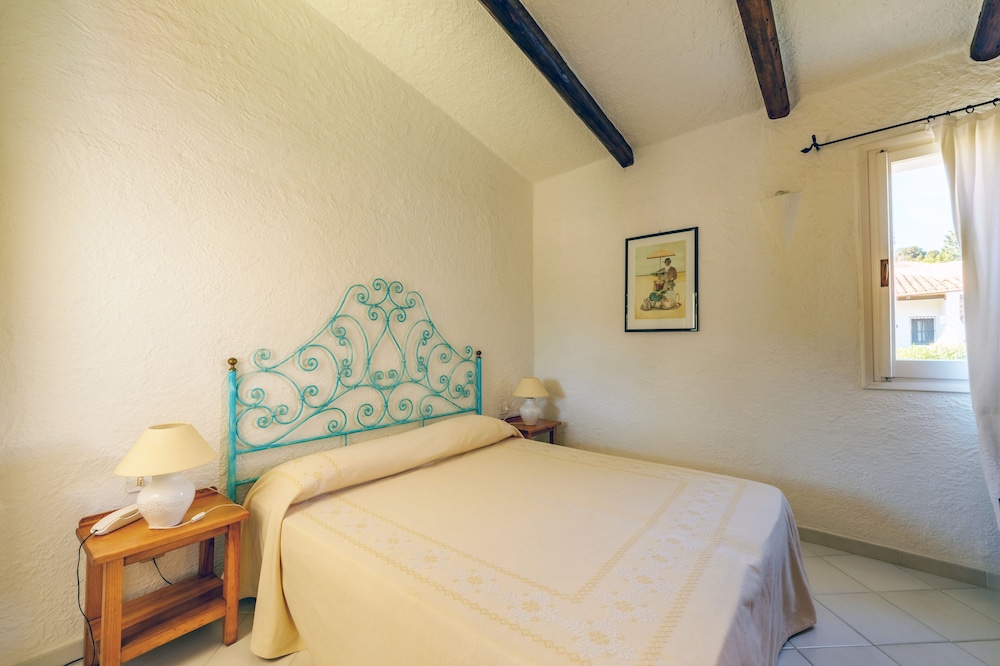 Hotel Punta Est — Hotel rooms in Arzachena, Sardinia