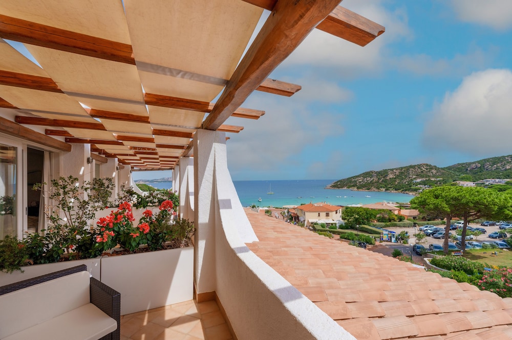Hotel Punta Est — Hotel rooms in Arzachena, Sardinia