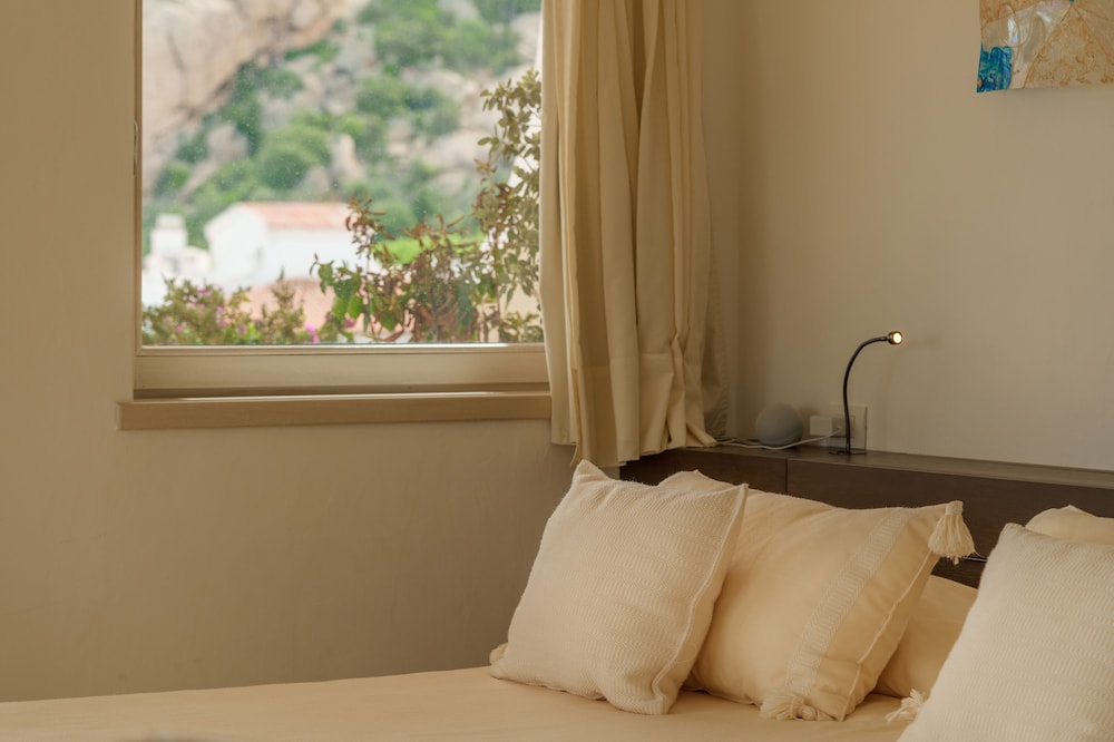 Hotel Punta Est — Hotel rooms in Arzachena, Sardinia