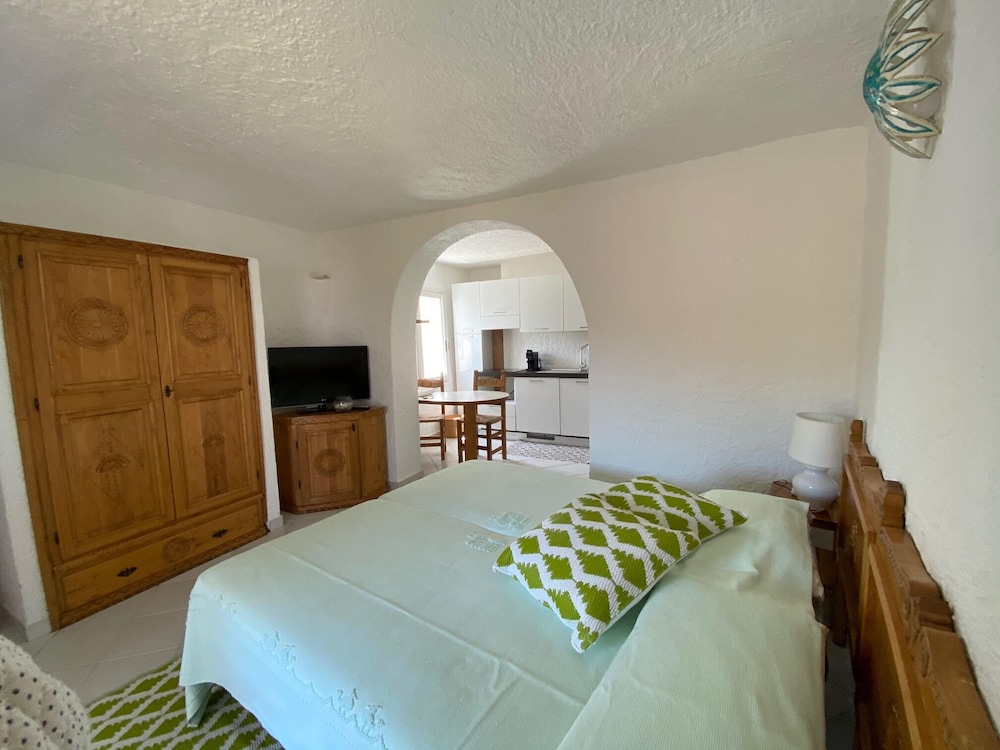 Hotel Punta Est — Hotel rooms in Arzachena, Sardinia