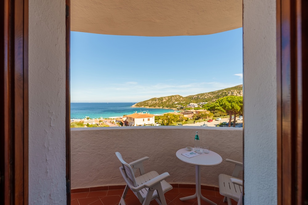Hotel Punta Est — Hotel rooms in Arzachena, Sardinia