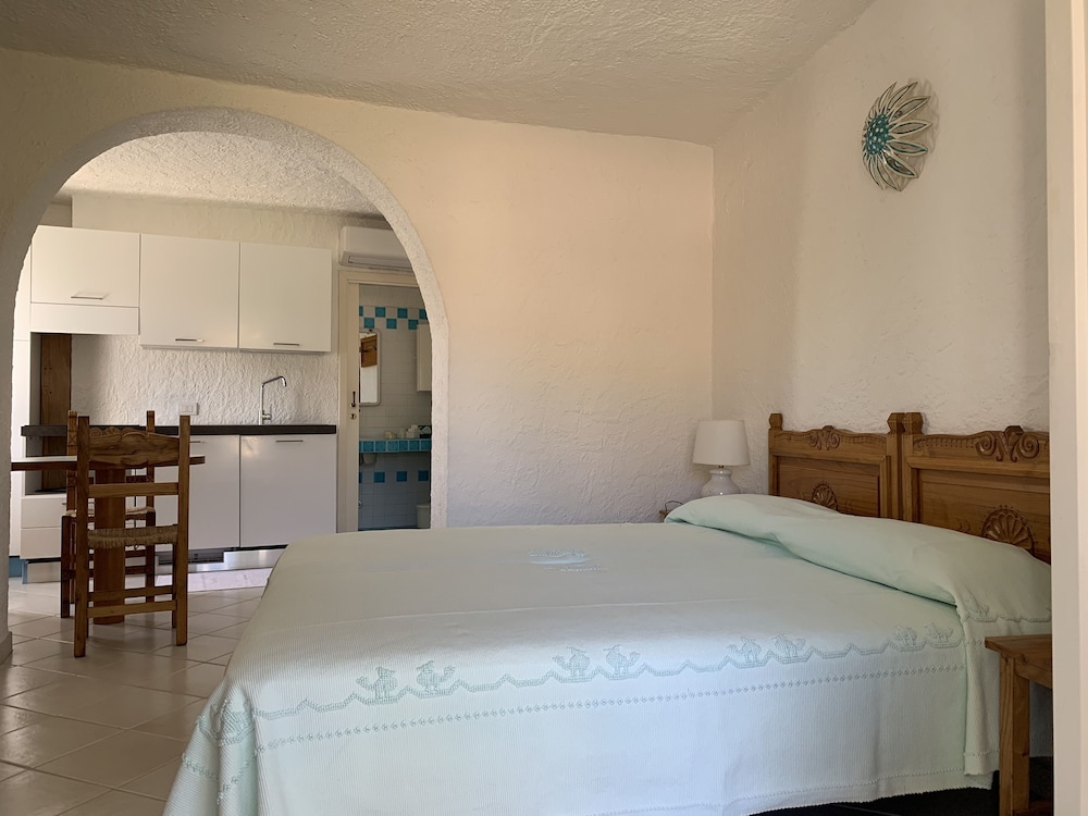 Hotel Punta Est — Hotel rooms in Arzachena, Sardinia