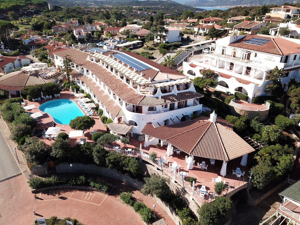 Hotel Punta Est — Hotel building in Arzachena, Sardinia