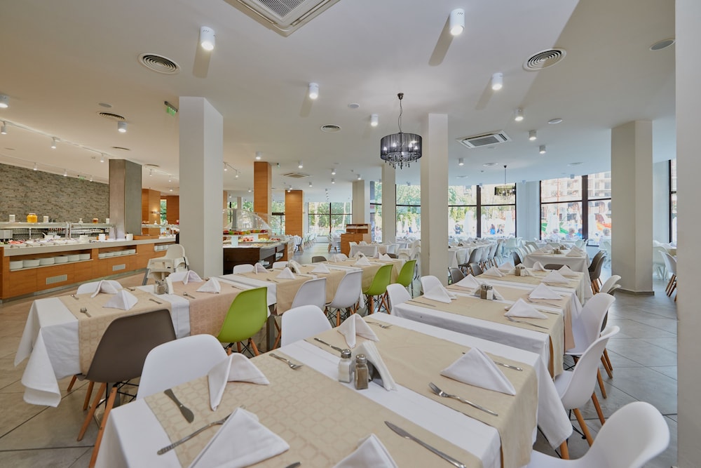 Hotel Laguna Park & Aqua Club — Restaurant & bars in Sunny Beach, Burgas Region