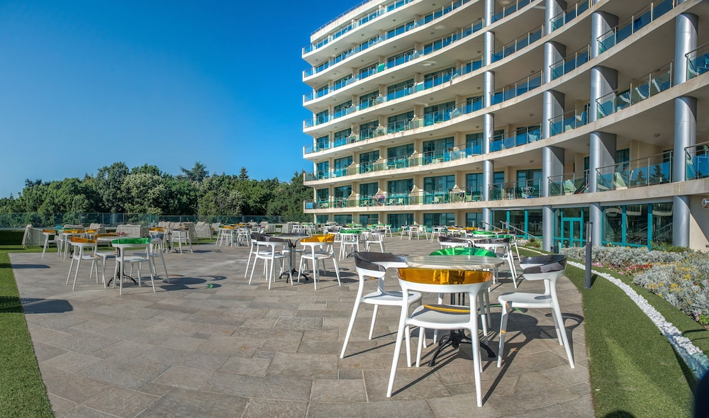 Marina Grand Beach Hotel - All inclusive — Hotel building in Golden Sands, Varna Region
