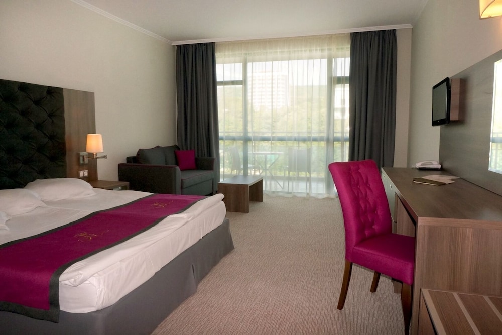 Marina Grand Beach Hotel - All inclusive — Hotel rooms in Golden Sands, Varna Region