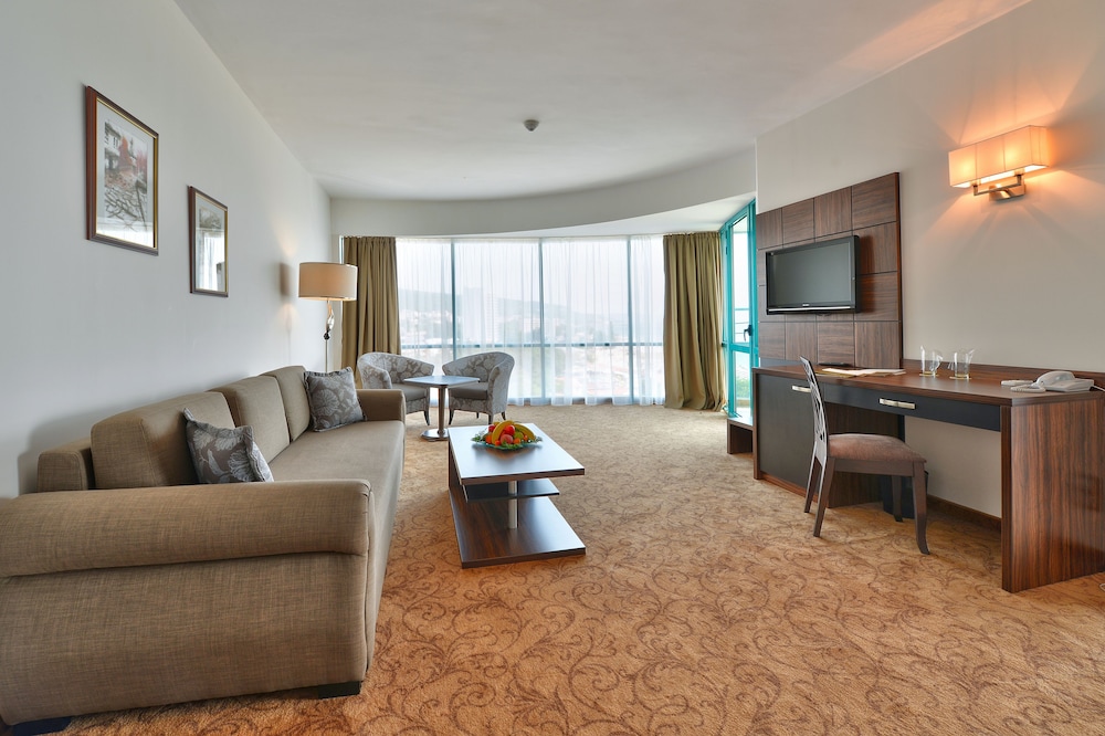 Marina Grand Beach Hotel - All inclusive — Hotel rooms in Golden Sands, Varna Region