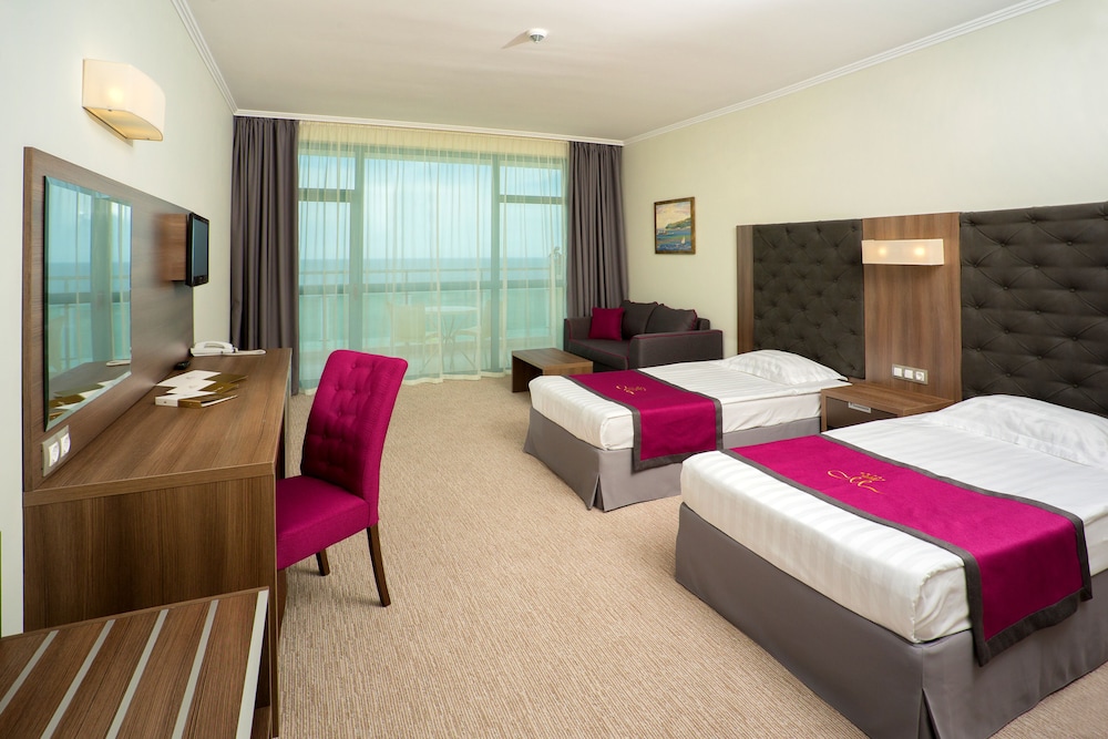 Marina Grand Beach Hotel - All inclusive — Hotel rooms in Golden Sands, Varna Region
