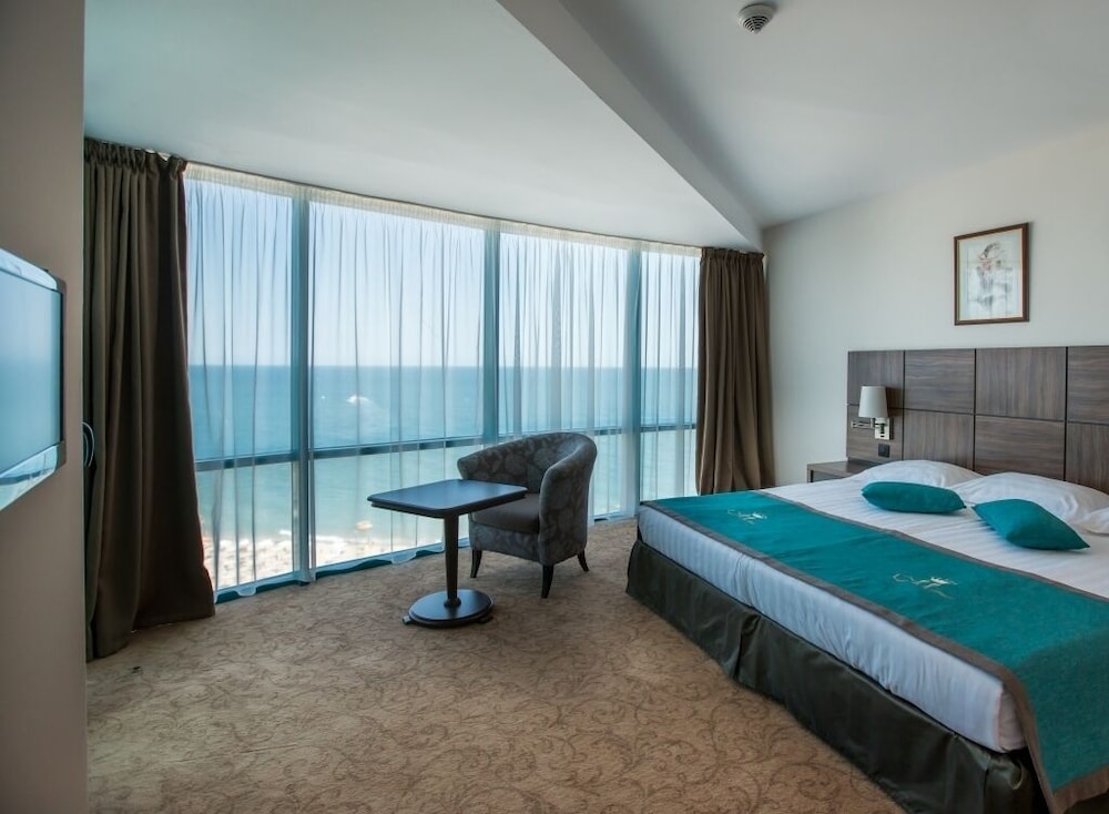 Marina Grand Beach Hotel - All inclusive — Hotel rooms in Golden Sands, Varna Region