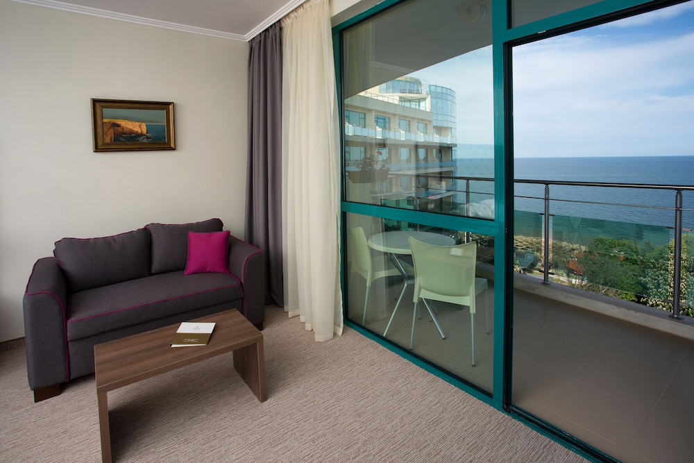 Marina Grand Beach Hotel - All inclusive — Hotel rooms in Golden Sands, Varna Region