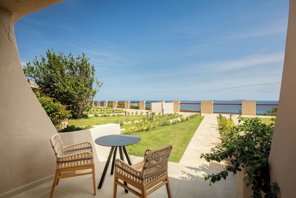 Mangia’s Sardinia Resort, Autograph Collection — Hotel rooms in Marazzino, Sardinia