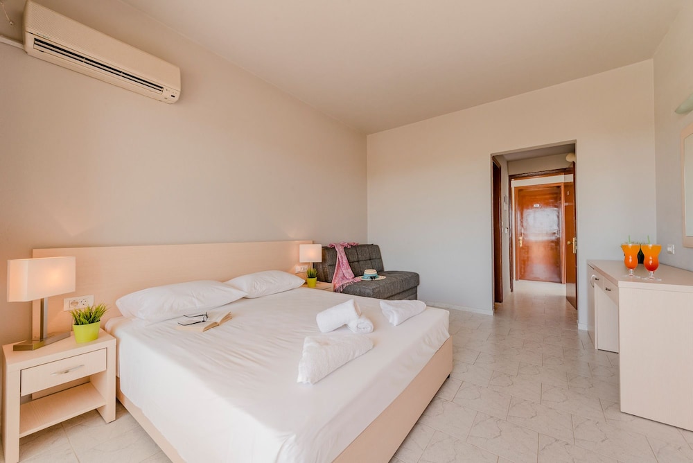 Olive Garden Hotel — Hotel rooms in Lardos, South Aegean