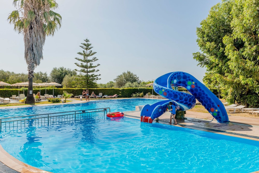 Olive Garden Hotel — Swimming pool in Lardos, South Aegean