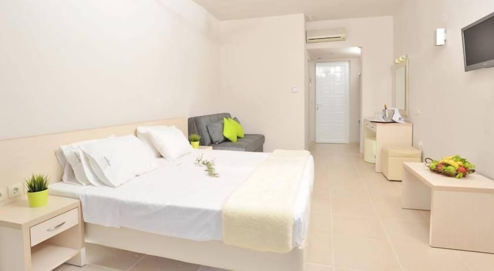 Olive Garden Hotel — Hotel rooms in Lardos, South Aegean
