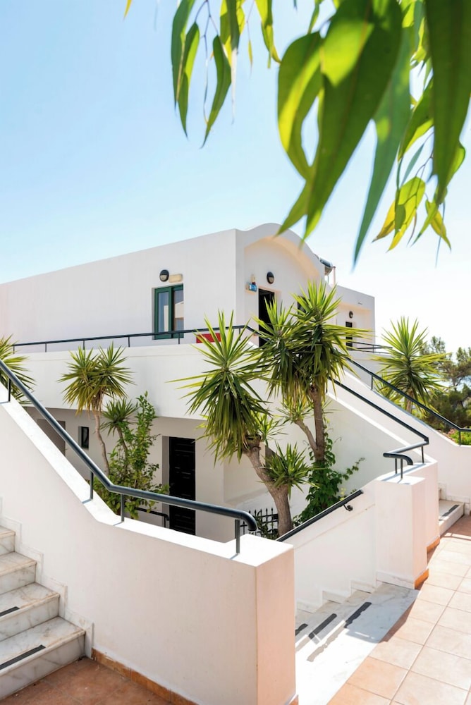 Stella Hotel — Hotel building in Pefkos, South Aegean