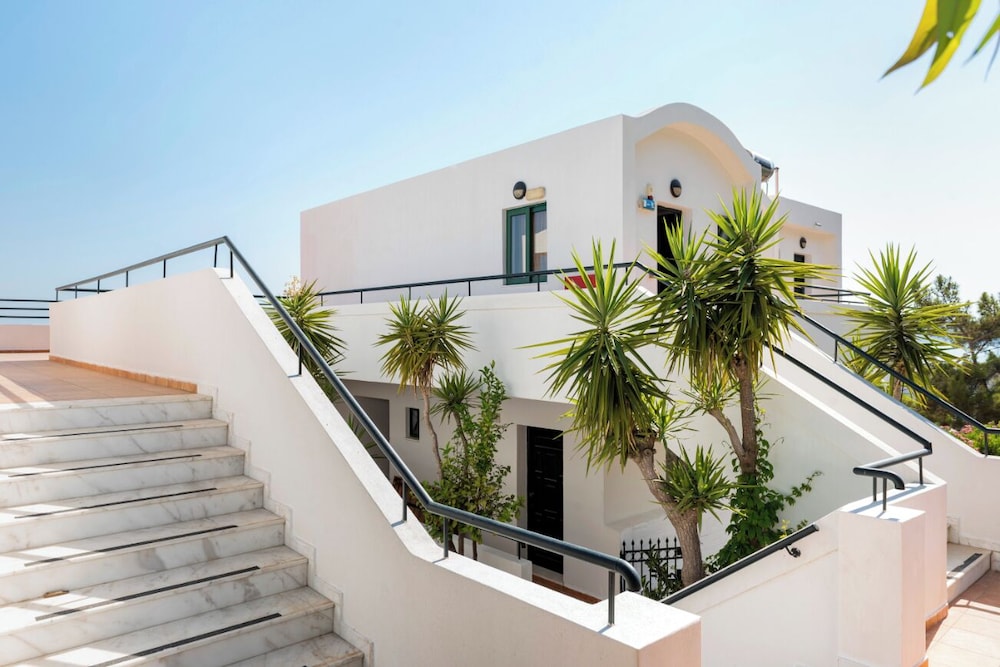 Stella Hotel — Hotel building in Pefkos, South Aegean