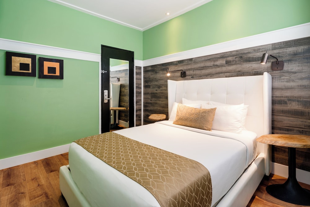 Catalina Hotel & Beach Club — Hotel rooms in Miami, Florida