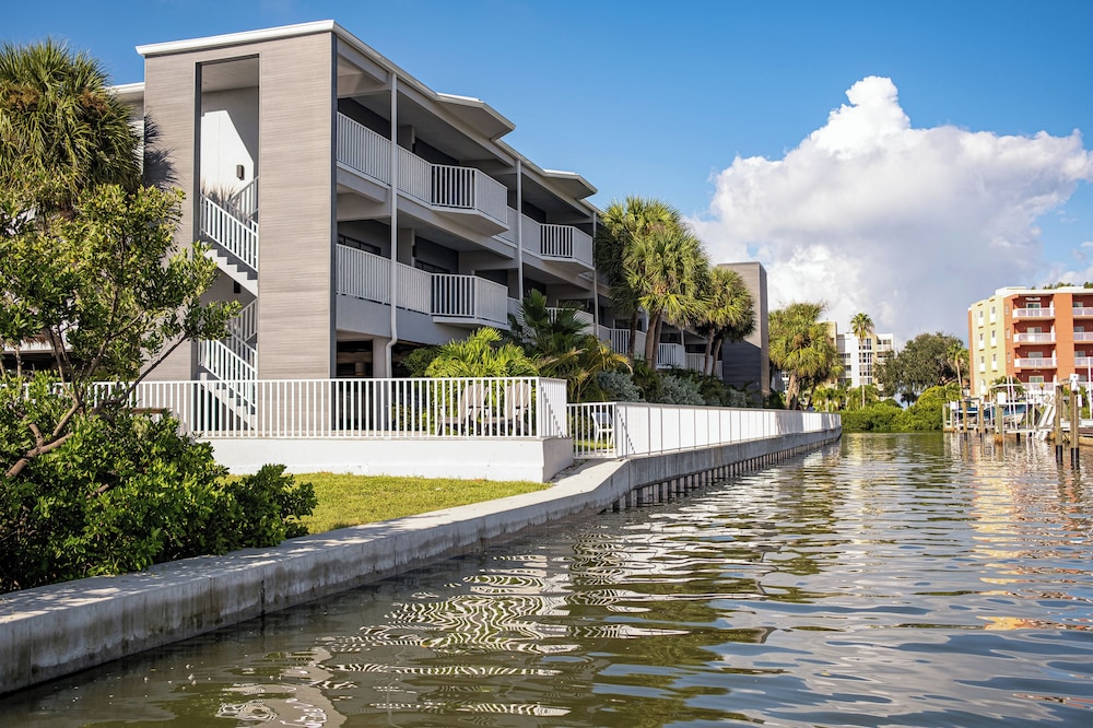 The Fold Hotels Indian Shores — Hotel building in Indian Shores, Florida