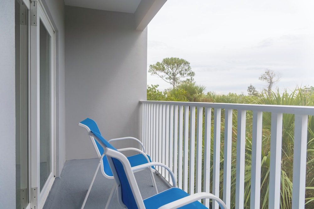 The Fold Hotels Indian Shores — Hotel rooms in Indian Shores, Florida