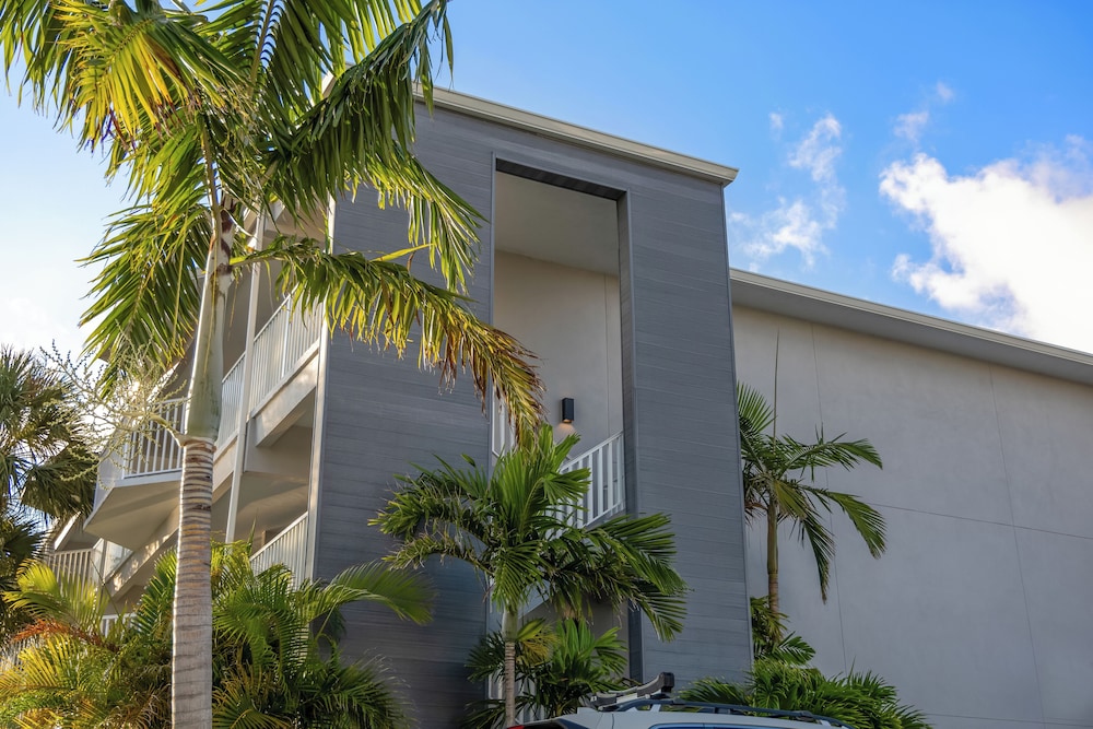 The Fold Hotels Indian Shores — Hotel building in Indian Shores, Florida