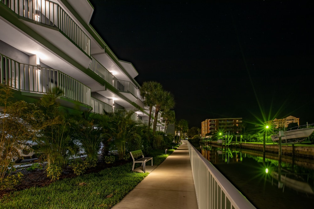The Fold Hotels Indian Shores — Hotel building in Indian Shores, Florida